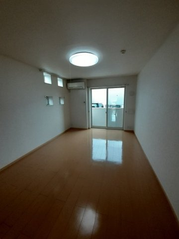 【内装】 | メロウ　コート | 内装は落ち着いています