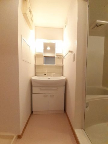 アリヴィオ・ランシェの洗面所|明るい洗面所です