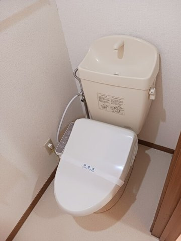 【トイレ】 | ガーデンコートＢ | 落ち着いた色調のトイレです