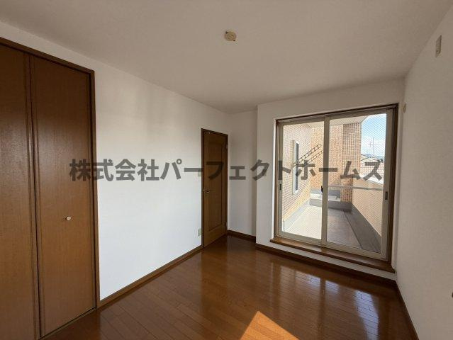 シティフラッツ交野2号棟の洋室|落ち着いた色調の洋室です