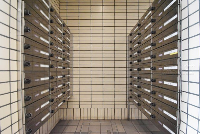 【設備】 | ルネ門前仲町 | ロック式の集合ポスト。セキュリティや個人情報に対する意識の高まりが強い昨今では、ポストにロックがかかることも大事なポイントになります。～即日のご見学可能～　お問合せはお気軽にどうぞ。
