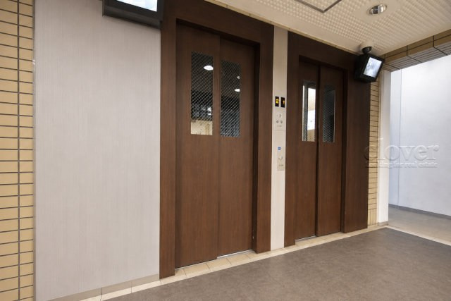 【設備】 | ルネ門前仲町 | バリアフリーの強い味方、エレベーターが設置されています。メンテナンスに手間と費用がかかる設備ですが、あるとないとでは大違い。～即日のご見学可能～　お問合せはお気軽にどうぞ。
