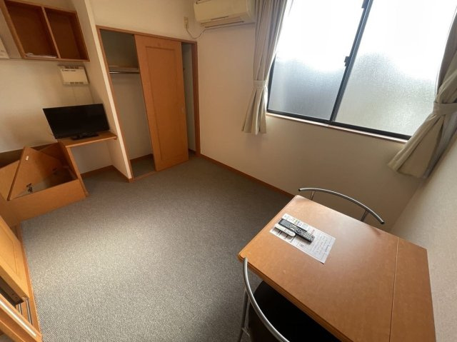 【居間・リビング】 | レオパレスＬｅｏＨＩＲＡＮＯⅡ | ゆったり過ごせる居間です