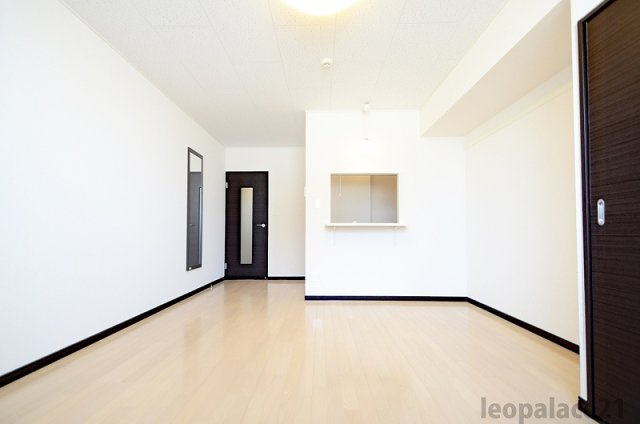 【居間・リビング】 | レオネクストＮＩＷＡＳＥ | ゆったりとした居間です