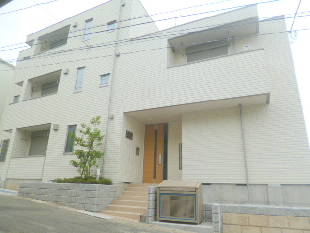 サンハイム宮崎台のエントランス|閑静な住環境　光ファイバー・ＢＳ・ＣＡＴV導入済