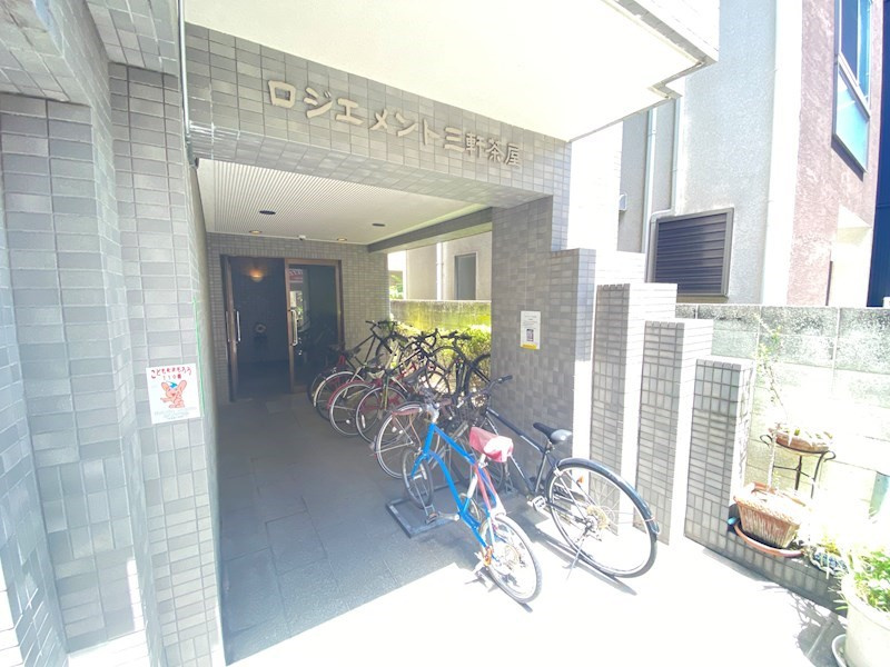 ロジェメント三軒茶屋のエントランス