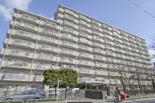 蓮根ファミールハイツ1号棟の外観