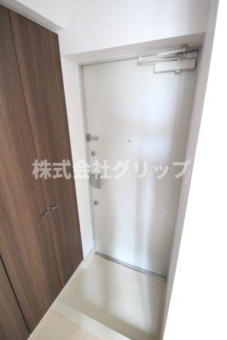 レグラス横浜西口の玄関