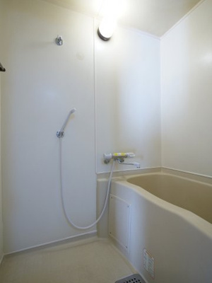 【浴室】 | ロイヤル神田 | ※写真は別の部屋のものです。