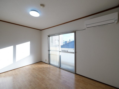 【洋室】 | ロイヤル神田 | ※写真は別の部屋のものです。