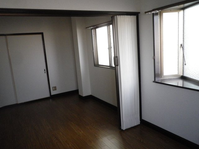【居間・リビング】 | 寿マンション | ゆったりとした居間です