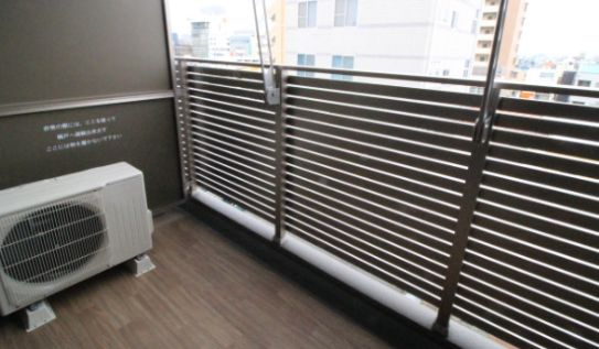 八番町ビルディングのバルコニー