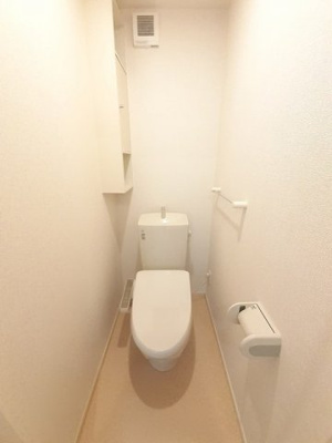 【トイレ】 | サンシャインハウスⅢ | ゆったりとした空間のトイレです