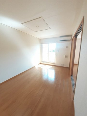 【居間・リビング】 | レインボーキャッスル山際ⅡＢ | 使いやすい居間です