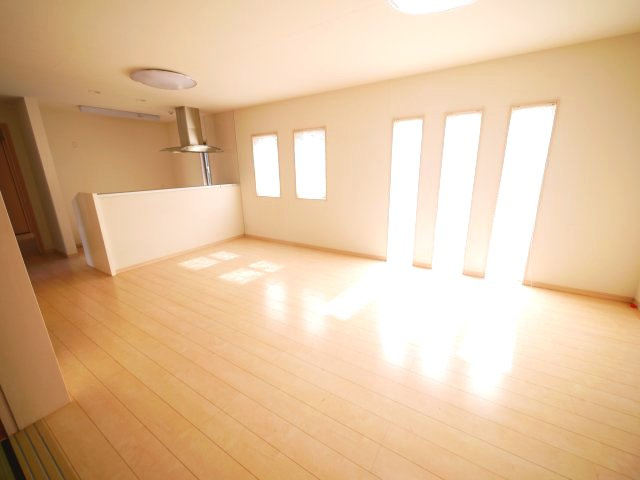 山武市美杉野　  平屋中古戸建 の居間・リビング|平成21年3月築３LDK平屋敷地約99坪 車3台可 オール電化 温泉施設さんぶの森元気館徒歩約4分