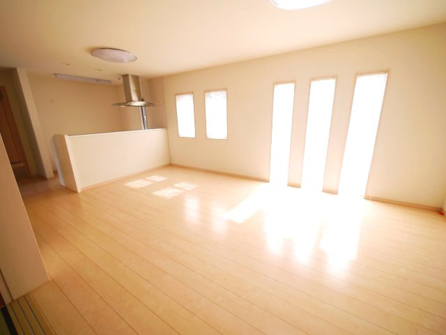 山武市美杉野　  平屋中古戸建 の居間・リビング|平成21年3月築３LDK平屋敷地約99坪 車3台可 オール電化 温泉施設さんぶの森元気館徒歩約4分