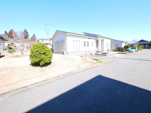 山武市美杉野　  平屋中古戸建 の前面道路含む現地写真|平成21年3月築３LDK平屋敷地約99坪 車3台可 オール電化 温泉施設さんぶの森元気館徒歩約4分