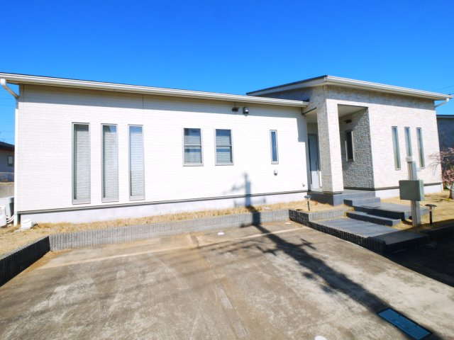 山武市美杉野　  平屋中古戸建 の駐車場|平成21年3月築３LDK平屋敷地約99坪 車3台可 オール電化 温泉施設さんぶの森元気館徒歩約4分
