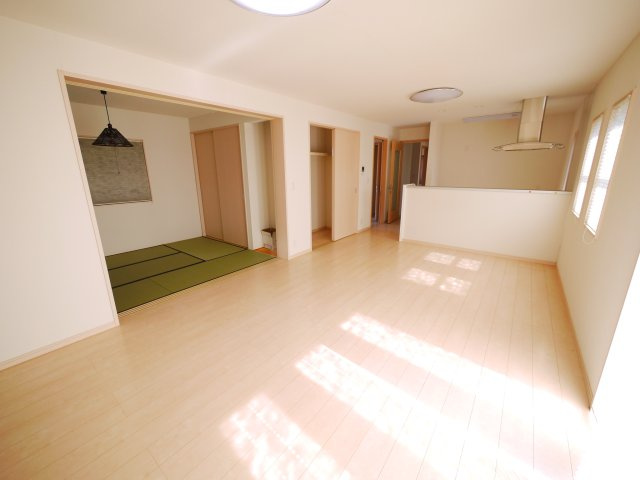 山武市美杉野　  平屋中古戸建 の居間・リビング|平成21年3月築３LDK平屋敷地約99坪 車3台可 オール電化 温泉施設さんぶの森元気館徒歩約4分