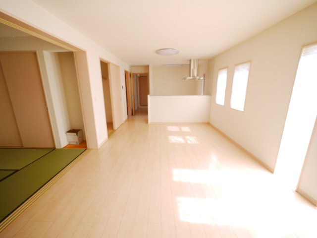 山武市美杉野　  平屋中古戸建 の居間・リビング|平成21年3月築３LDK平屋敷地約99坪 車3台可 オール電化 温泉施設さんぶの森元気館徒歩約4分