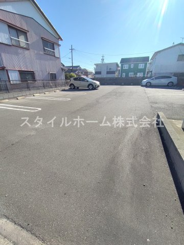アークスクエアの駐車場