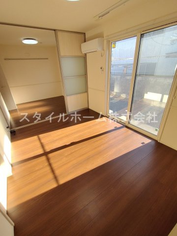 アークスクエアの居間・リビング|別部屋写真です。