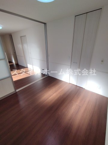 アークスクエアの居間・リビング|別部屋写真です。
