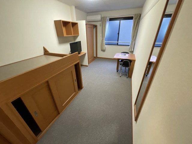レオパレス光ヒルズの居間・リビング|こちらのリビングで趣味の時間をお楽しみください