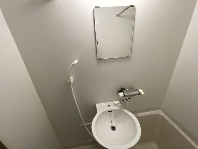 レオパレス谷万成の内装|明るい室内です