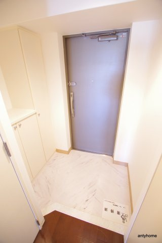 グレンパーク新大阪2　仲介手数料無料の玄関
