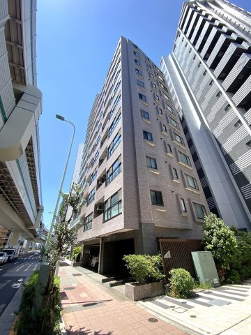 ローズアヴェニュー西巣鴨の外観|外観
「西巣鴨」駅など3駅4路線が利用可能な好立地マンション。安心のオートロック完備です。周辺には肉のハナマサ（約25m）などのスーパーやドラッグストアが揃い、お買い物も大変便利です。