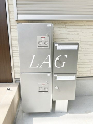 【その他共用部分】 | La Résidence Chic | 宅配ボックスです。