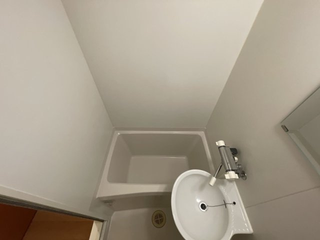 レオパレス京山マスカットの浴室|コンパクトで使いやすいお風呂です