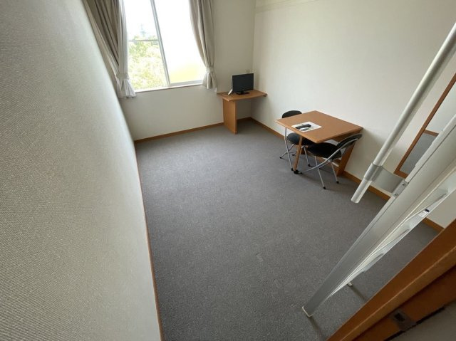 【居間・リビング】 | レオパレスブルースカイⅣ | ゆったりとした居間です