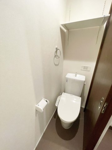 エリタージュ品川のトイレ|落ち着いた色調のトイレです