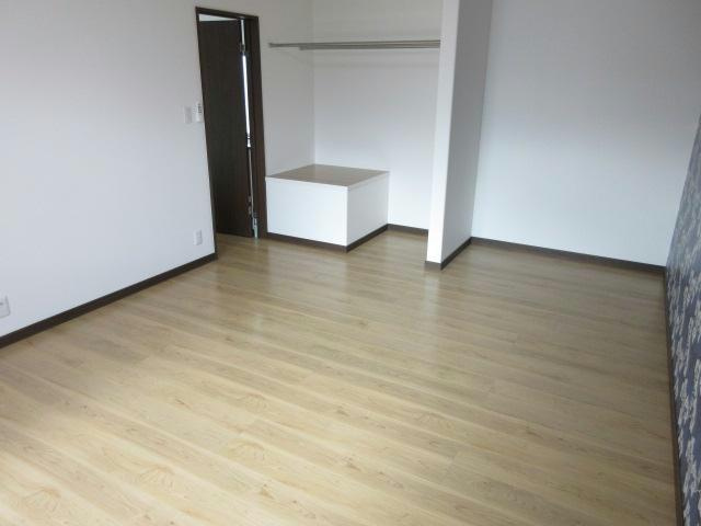 新町東7丁目一棟二戸の洋室