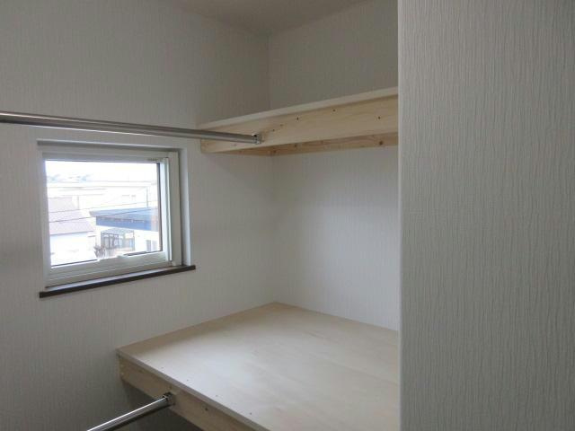 新町東7丁目一棟二戸の収納