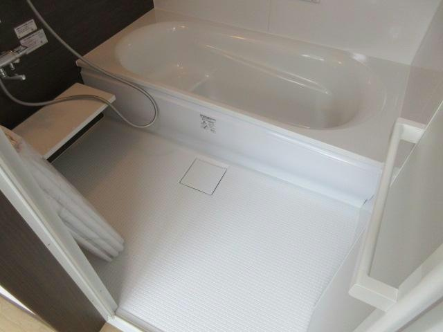 新町東7丁目一棟二戸の浴室