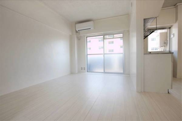 ビレッジハウス稲荷1号棟の居間・リビング|ビレッジハウスの同一物件・同一タイプの間取りの写真です