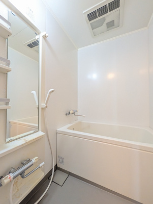 【浴室】 | ２４０ＢＬＤＧ. | コンパクトで使いやすいお風呂です