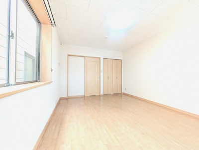 【居間・リビング】 | ２４０ＢＬＤＧ. | こちらの居間で趣味の時間をお楽しみください