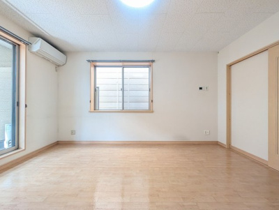 【居間・リビング】 | ２４０ＢＬＤＧ. | ゆったりとした居間です