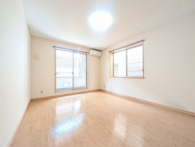 ２４０ＢＬＤＧ.の居間・リビング|こちらの居間で趣味の時間をお楽しみください