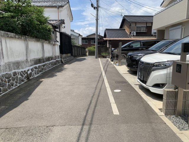 京都市左京区一乗寺燈籠本町　中古一戸建の前面道路含む現地写真