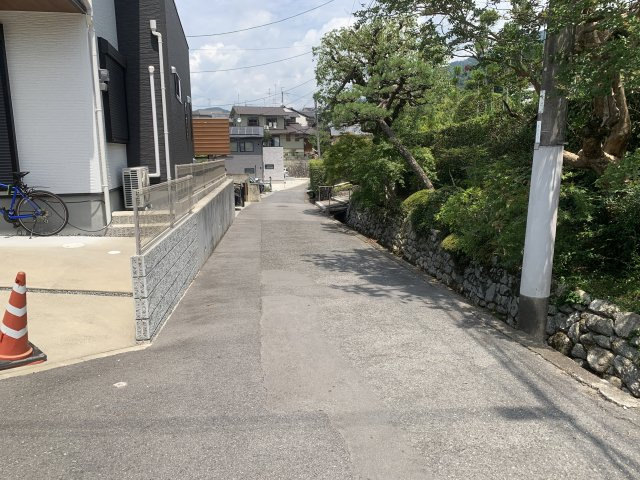 京都市左京区一乗寺燈籠本町　中古一戸建の前面道路含む現地写真