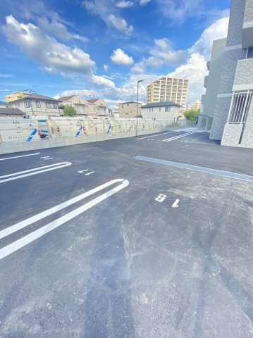 Luminous Terrace 諸岡（ルミナステラスモロオカ）の駐車場