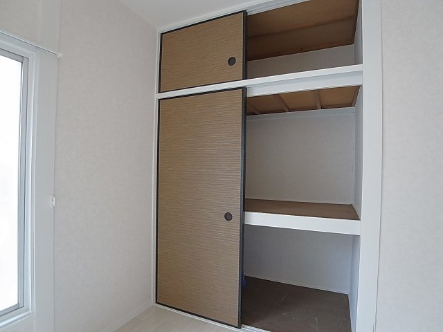 クローバーⅡの収納|天井高の押入収納