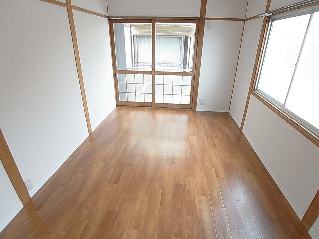 クローバーⅡの洋室|2面彩光の明るい洋室
