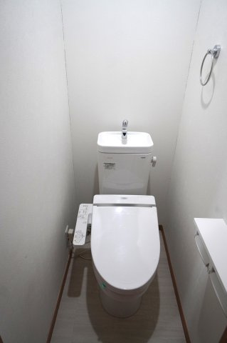 【トイレ】 | フラットテラス | ※同物件・反転タイプの写真です。
