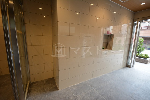 Warm天下茶屋のロビー